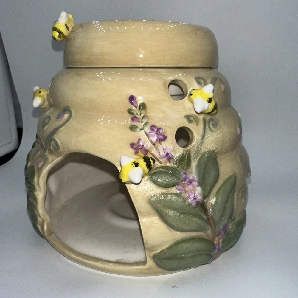 PartyLite Garden Lites Beehive Aroma Melts Warmer Bees Strawberries Ceramic